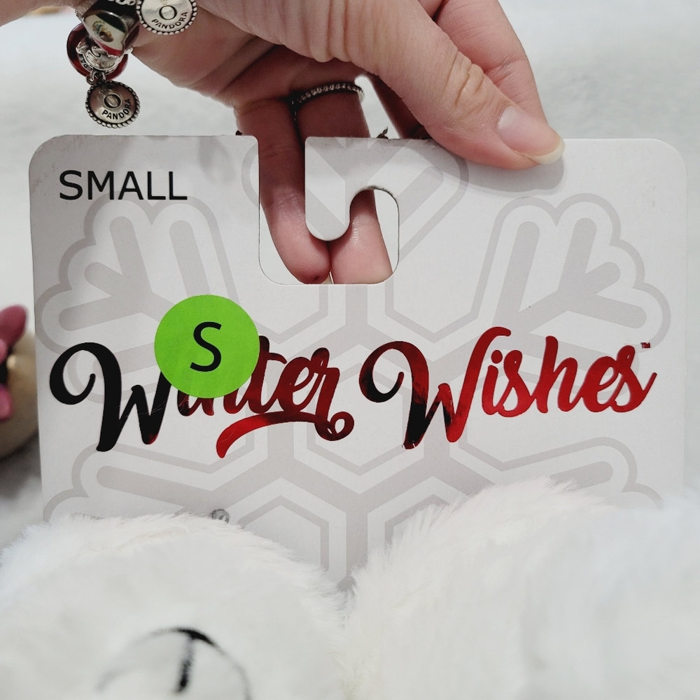 💕 NWT Winter Wishes White Kid's Slippers Size Small Unisex - Picture 7 of 9